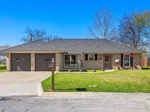 227 Diane Drive, Sanger, TX 76266