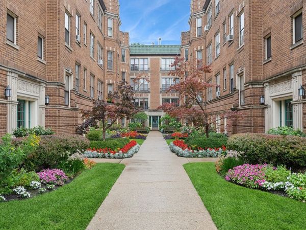 721 Hinman Avenue, Unit 2W, Evanston, IL 60202