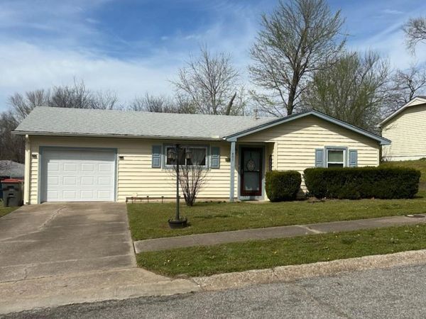 401 E 5th Place , Grove, OK 74344