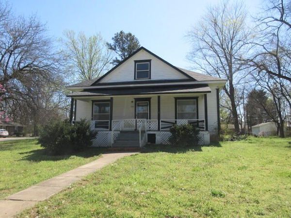 220 E 4th Street , Grove, OK 74344