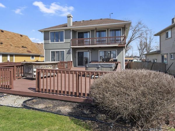 30990 Bayview Drive, Gibraltar, MI 48173