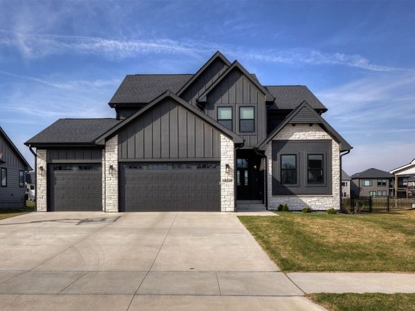 18328 Tanglewood Drive, Clive, IA 50325