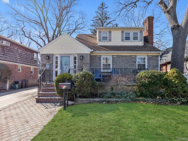 81 Stuart Street, Lynbrook, NY 11563