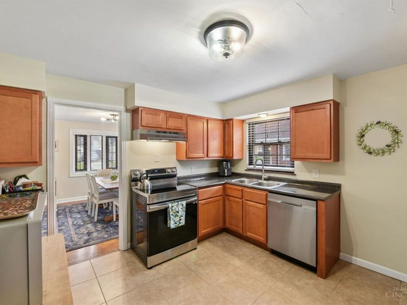 3827 Thornton Drive, Cincinnati, OH 45236 Photo 9