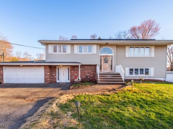 127 Horseneck Rd, Fairfield, NJ 07004