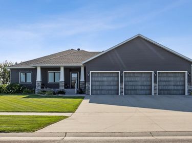 5932 Autumn Drive S, Fargo, ND 58104