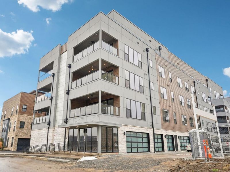 2842 Gunnison Drive, Unit 204, Columbus, OH 43228 Photo 1