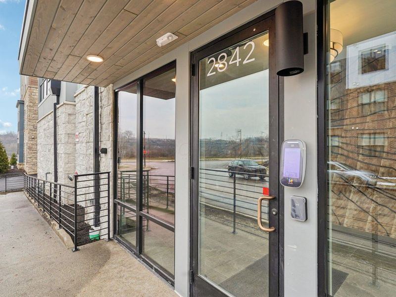 2842 Gunnison Drive, Unit 204, Columbus, OH 43228 Photo 4