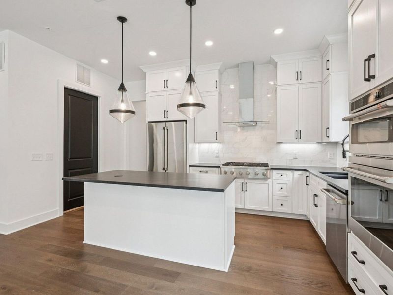 2842 Gunnison Drive , Unit 204, Columbus, OH 43228 Photo 8