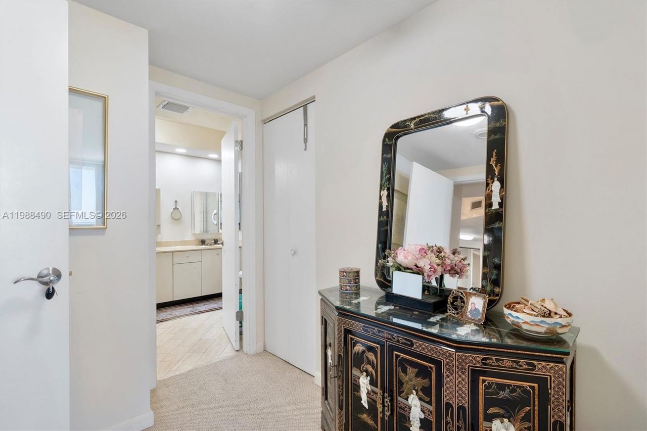 20281 E Country Cub Drive , Unit 1712, Aventura, FL 33180 Photo