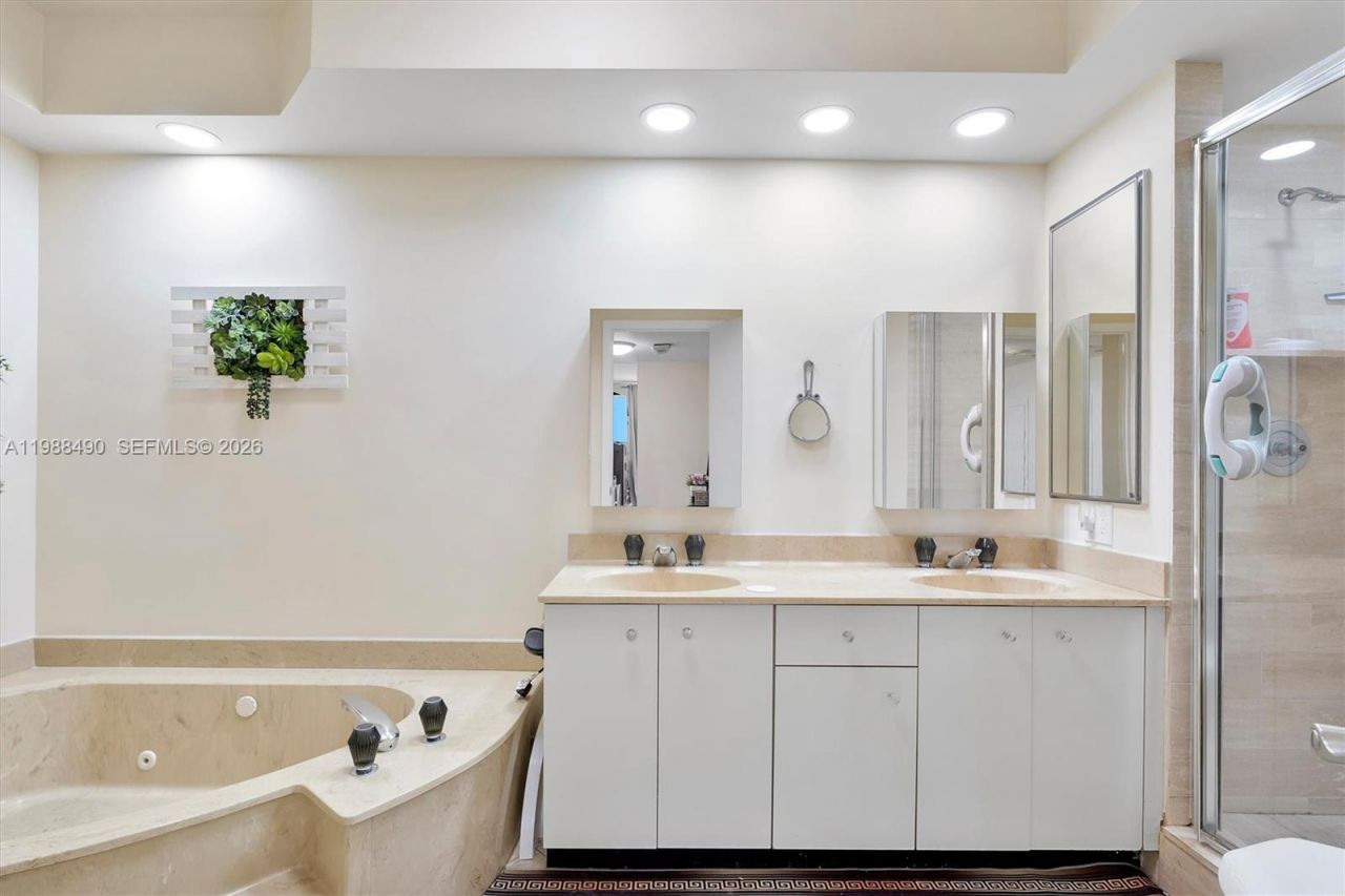 20281 E Country Cub Drive , Unit 1712, Aventura, FL 33180 Photo