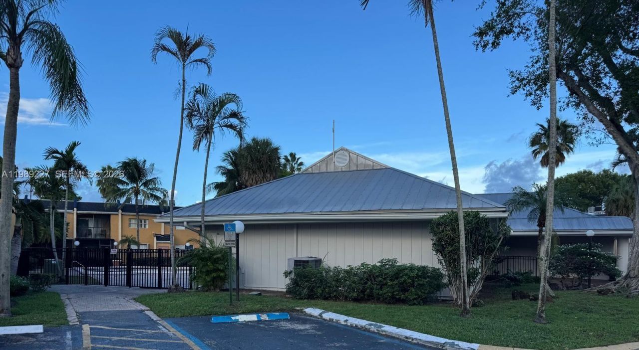 4453 Treehouse Ln, Unit C15, Tamarac, FL 33319 Photo