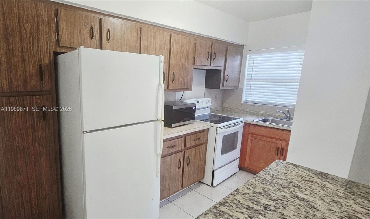 141 NE 10th Ave, Unit 22C, Hallandale Beach, FL 33009 Photo