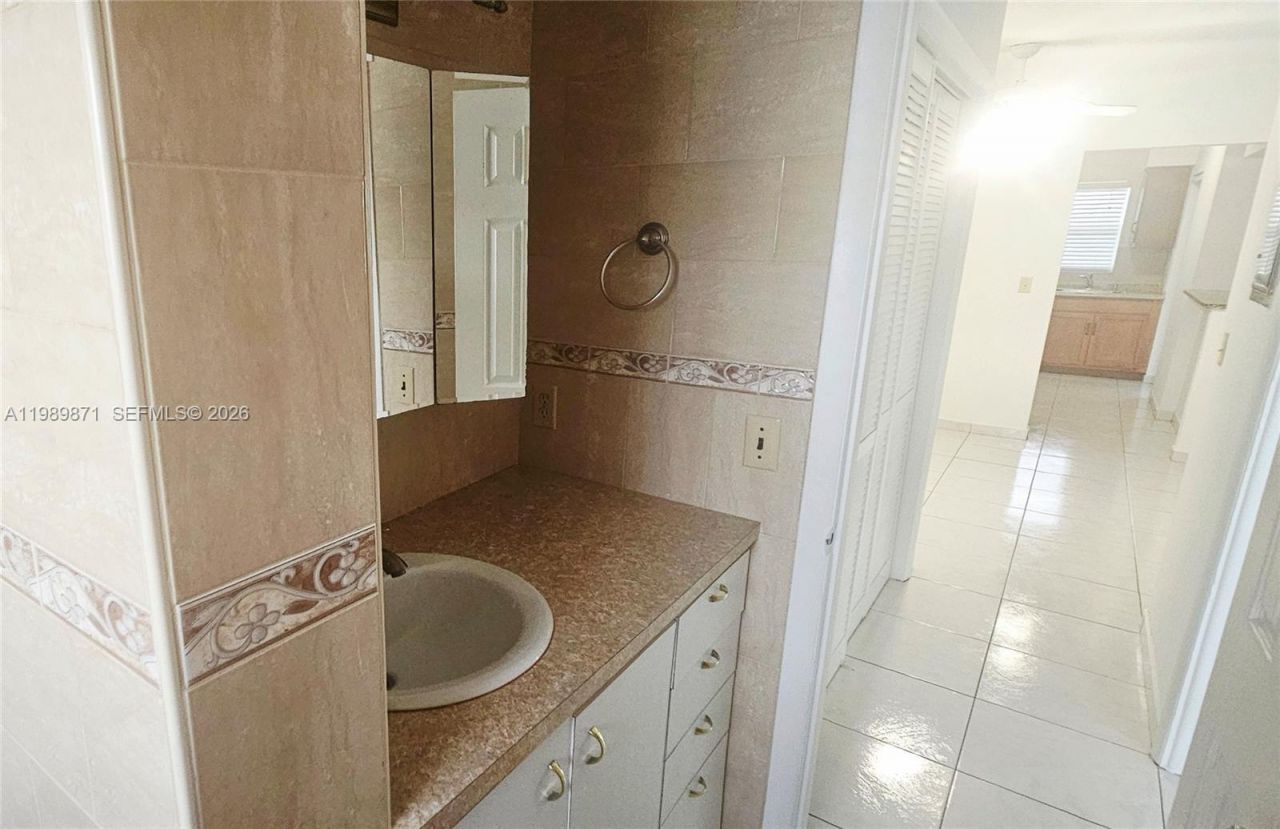 141 NE 10th Ave, Unit 22C, Hallandale Beach, FL 33009 Photo