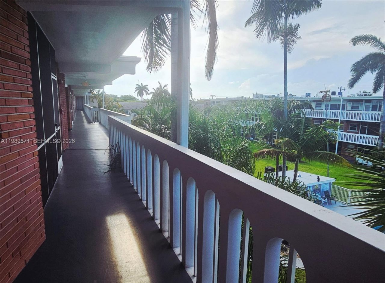 141 NE 10th Ave, Unit 22C, Hallandale Beach, FL 33009 Photo