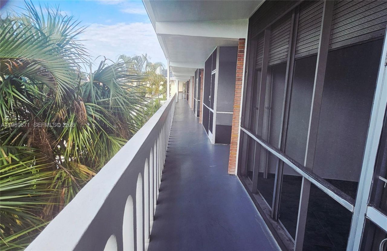 141 NE 10th Ave, Unit 22C, Hallandale Beach, FL 33009 Photo