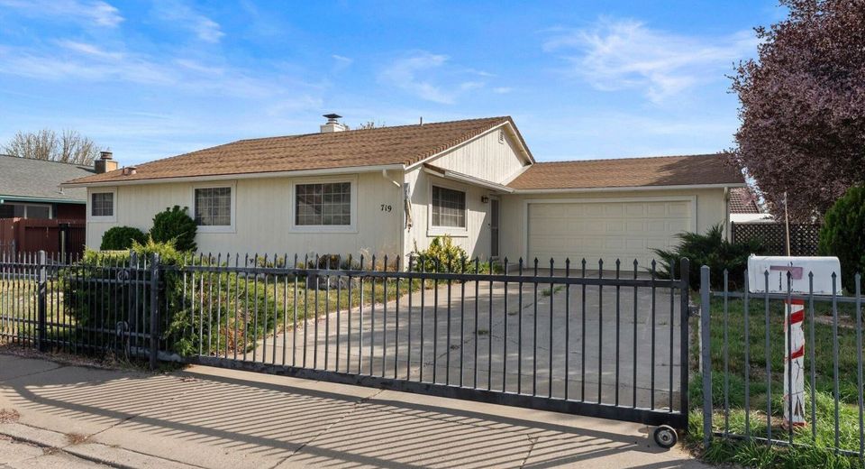 719 Palmwood Drive, Sparks, NV 89434 Photo