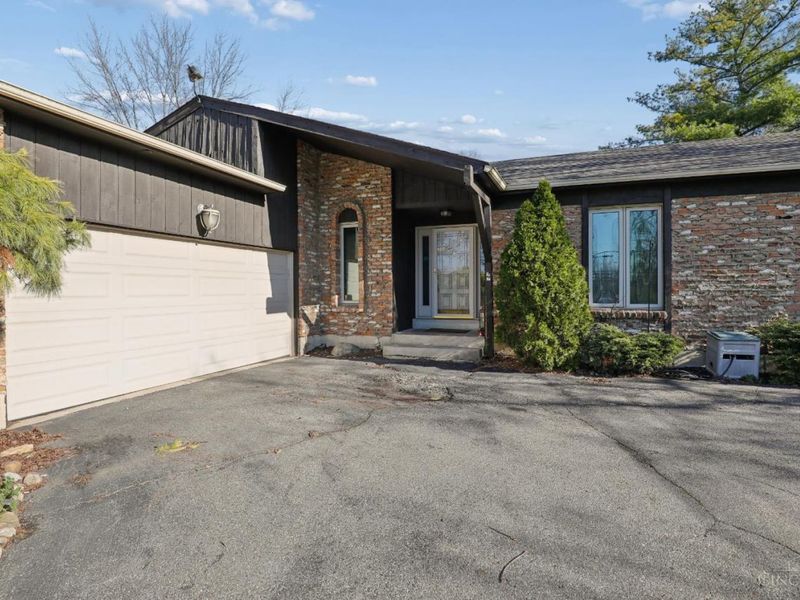 5574 Tylersville Road, West Chester, OH 45069 Photo 2