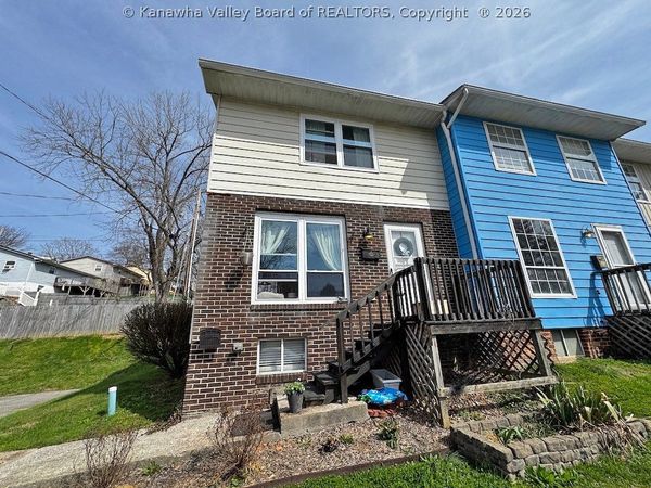 21 Warren Place, Charleston, WV 25302