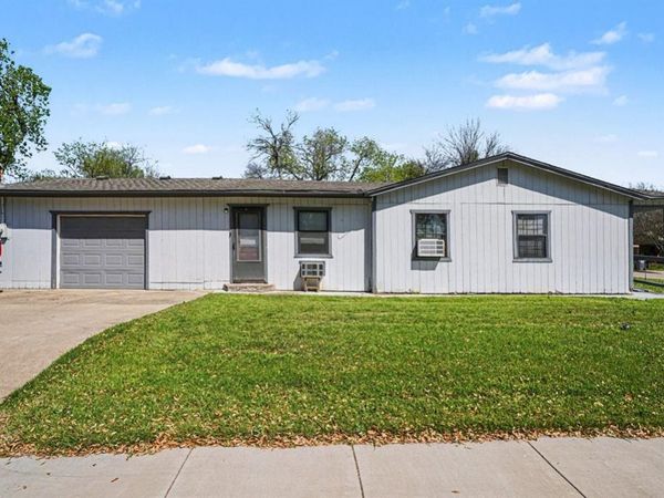 105 E Park Street , Little Elm, TX 75068