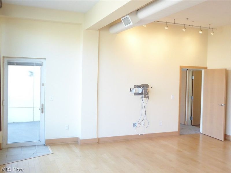 2030 Euclid Avenue, Unit 201, Cleveland, OH 44115 Photo 14