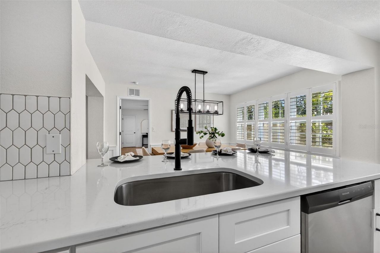 939 39th Avenue Ne, Saint Petersburg, FL 33703 Photo