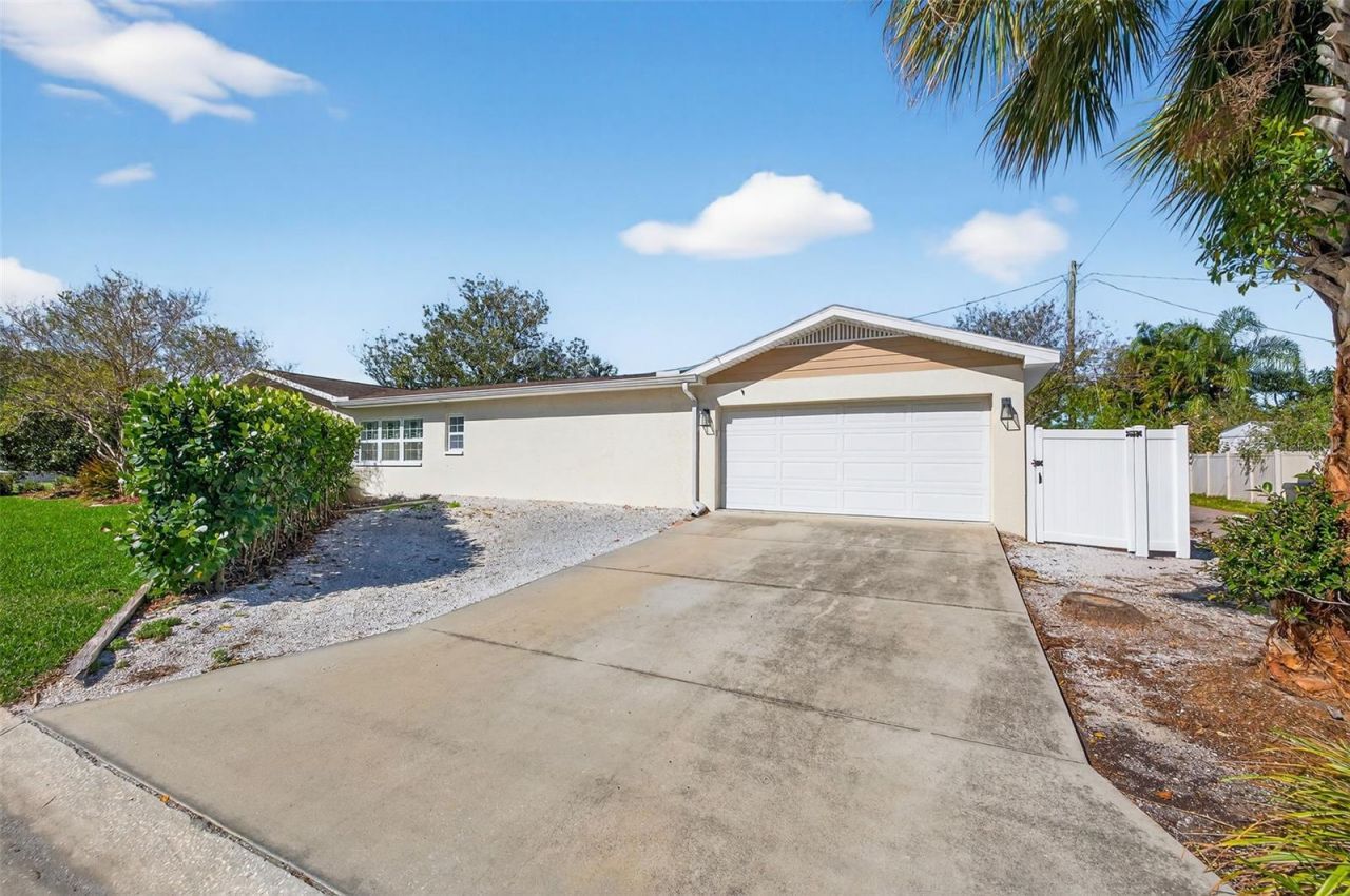 939 39th Avenue Ne, Saint Petersburg, FL 33703 Photo