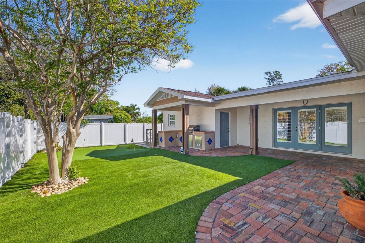 939 39th Avenue Ne, Saint Petersburg, FL 33703 Photo