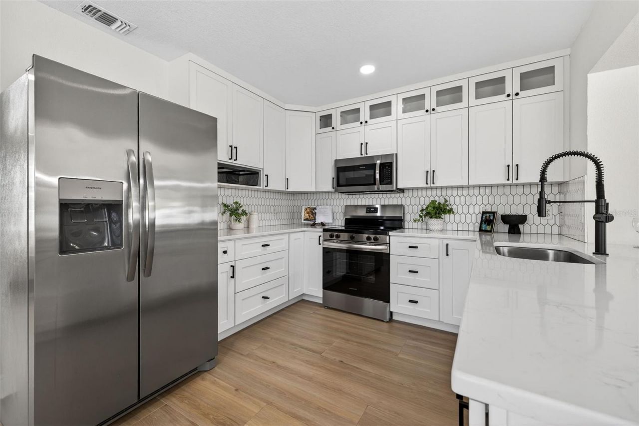 939 39th Avenue Ne, Saint Petersburg, FL 33703 Photo