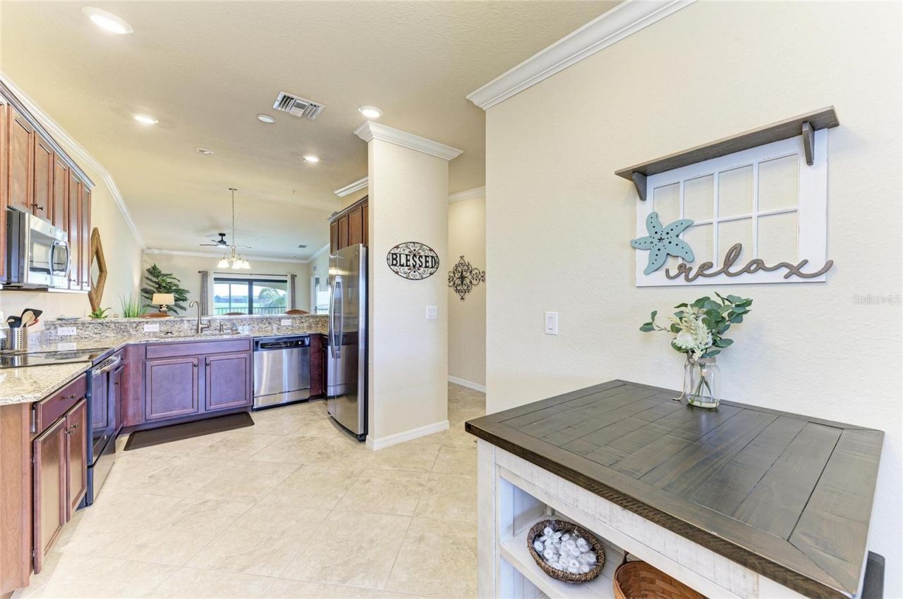5558 Palmer Circle, Unit 205, Bradenton, FL 34211 Photo