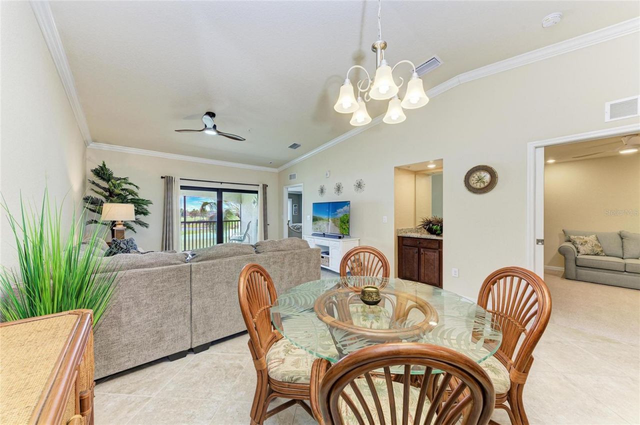 5558 Palmer Circle, Unit 205, Bradenton, FL 34211 Photo