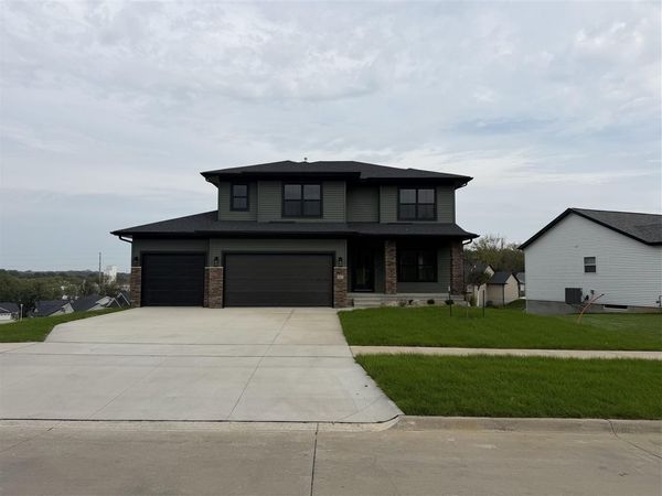1517 Legend Dr, Tiffin, IA 52340