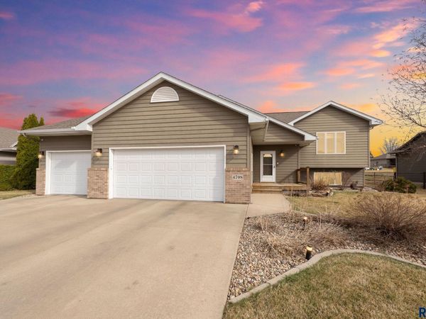 4708 E Tiger Lilly St, Sioux Falls, SD 57110