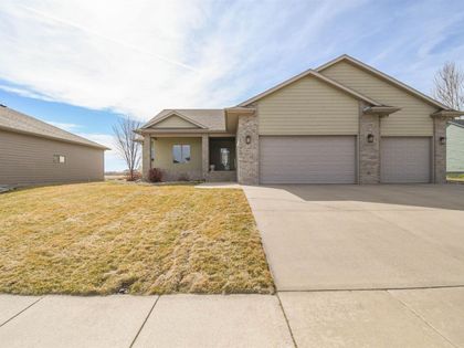 601 Emmett Trl Harrisburg, SD 57032