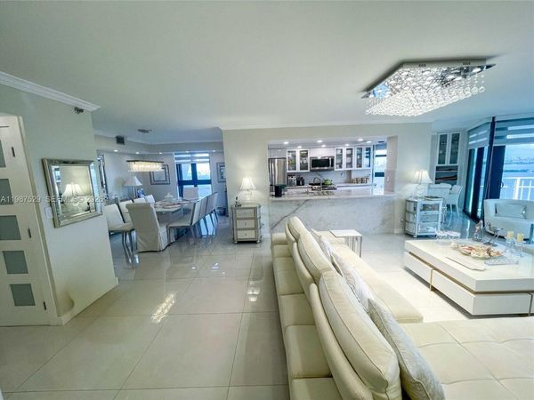 4000 Towerside Ter, Unit 2302, Miami, FL 33138