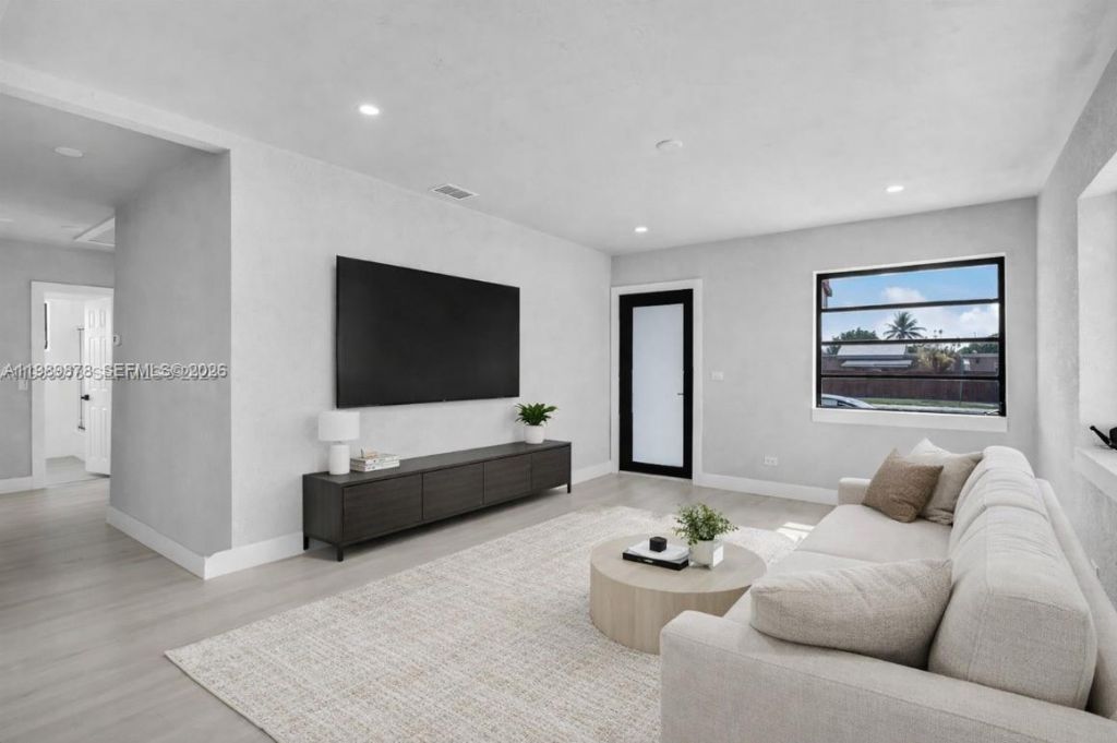 4485 E 8th Ave , Hialeah, FL 33013 Photo