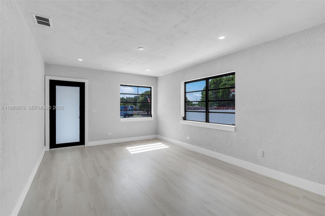 4485 E 8th Ave , Hialeah, FL 33013 Photo