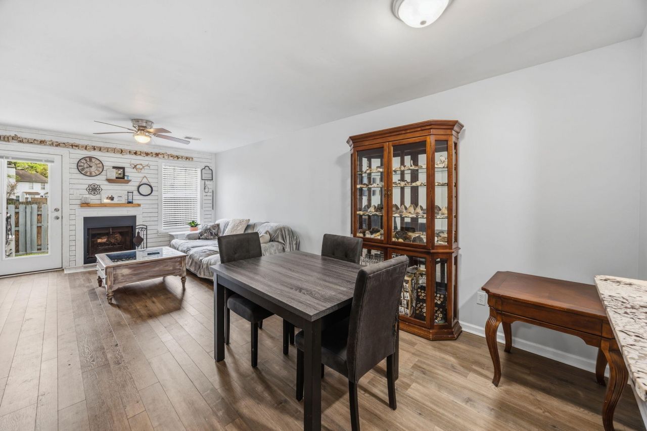 903 Reserve Way Photo 10