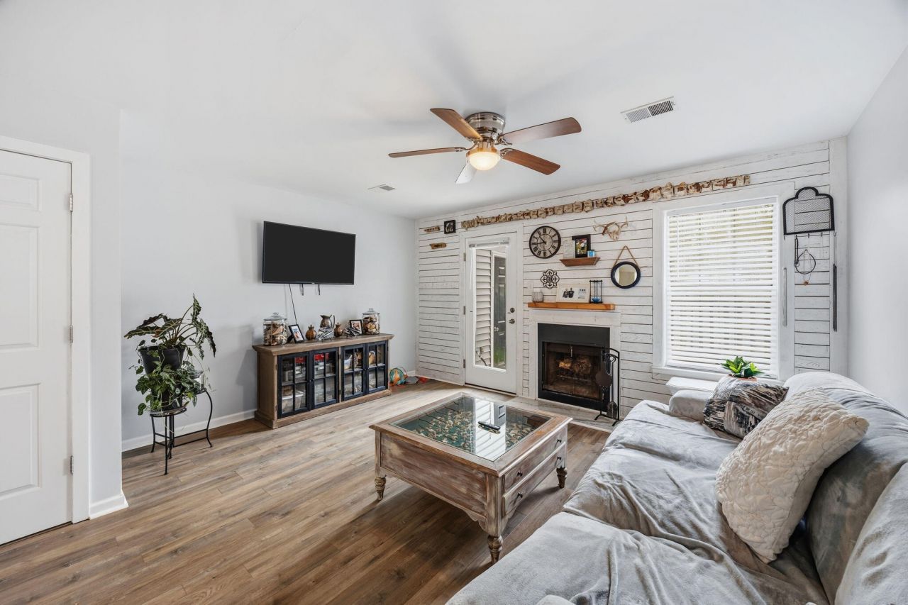 903 Reserve Way Photo 12