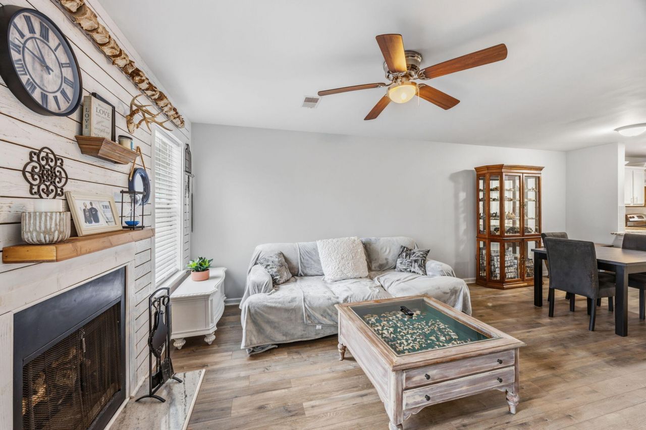 903 Reserve Way Photo 14