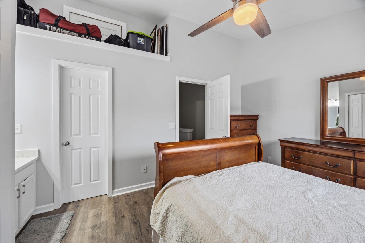 903 Reserve Way Photo 17