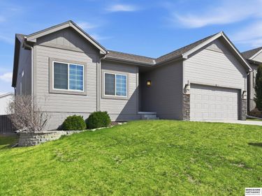 16418 Lilac Street , Omaha, NE 68116