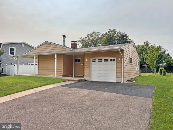 33 TWISTING LANE, LEVITTOWN, PA 19054