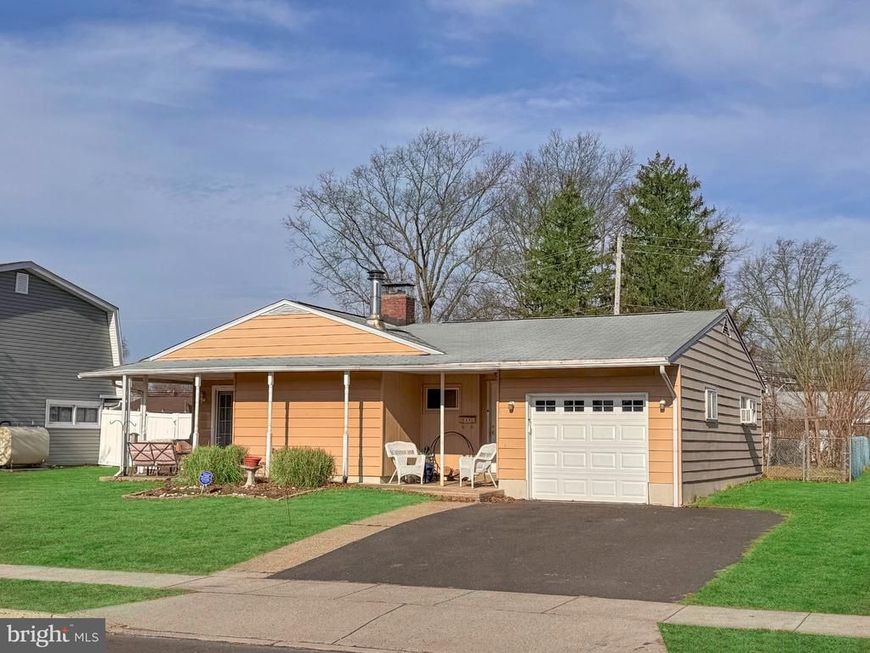 33 Twisting Lane, Levittown, PA 19054 Main Photo