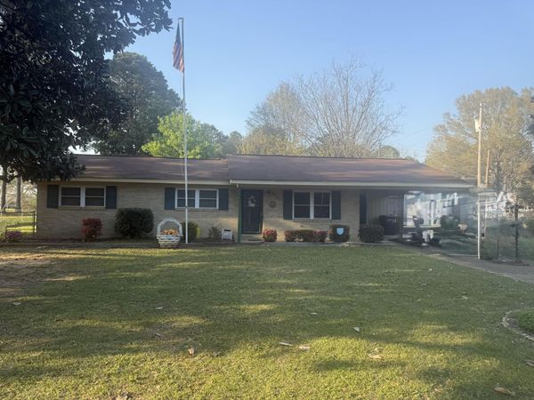 40009 Belair Dr., Hamilton, MS 39746