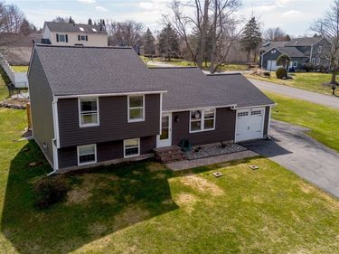 129 Bent Tree Lane, Baldwinsville, NY 13027