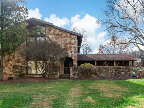 243 Regency Pl, Bethel Park, PA 15102