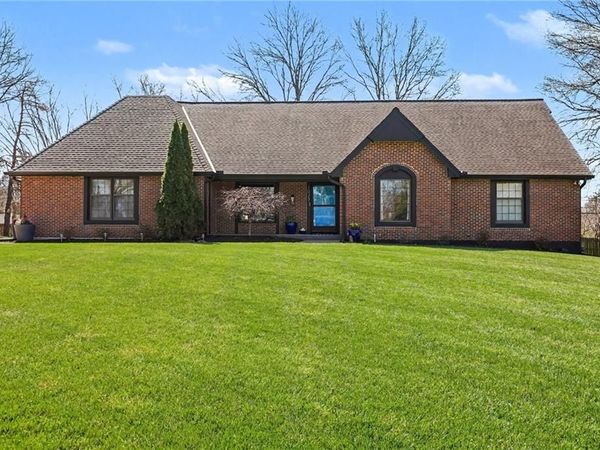 1027 W Burning Tree Drive, Kansas City, MO 64145