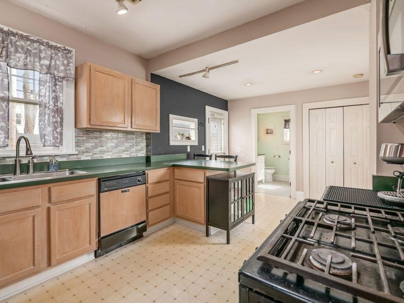 415 E Weber Road, Columbus, OH 43202 Photo 12