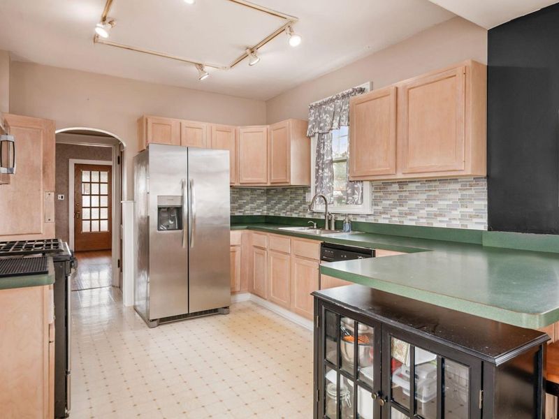 415 E Weber Road, Columbus, OH 43202 Photo 14